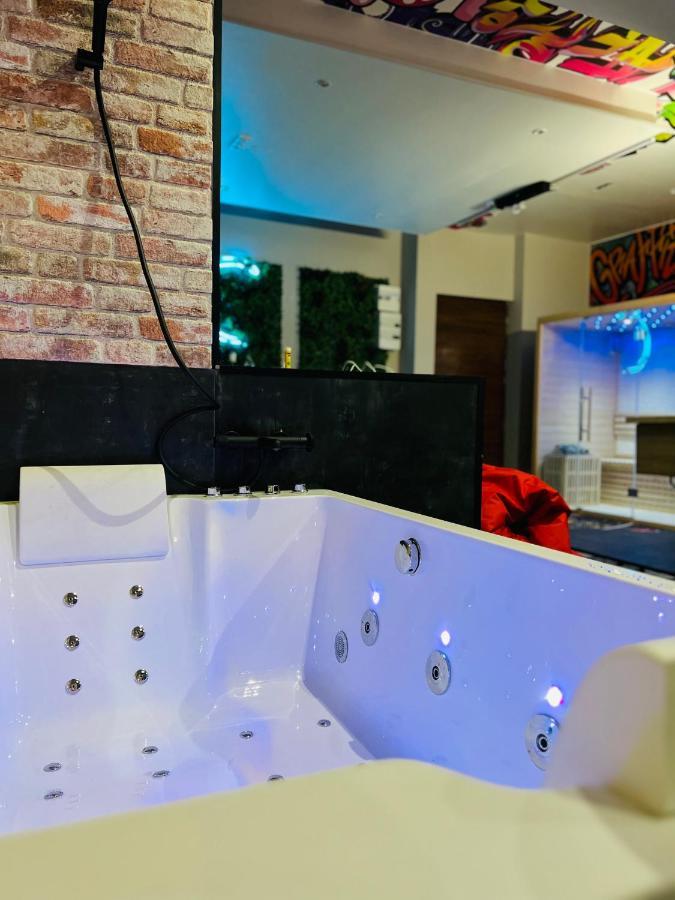 Capsule Street Art - Sauna- Jacuzzi - Playstation 5 - Billard - Netflix - Home Cinema - Terrasse Douai Exterior foto