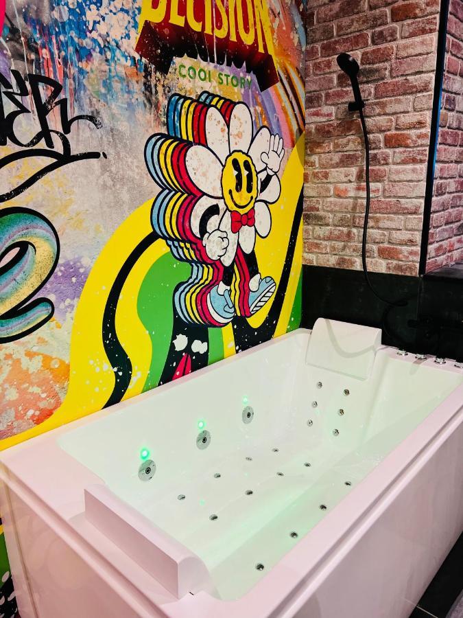 Capsule Street Art - Sauna- Jacuzzi - Playstation 5 - Billard - Netflix - Home Cinema - Terrasse Douai Exterior foto